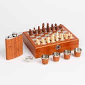 Подарочный набор «Шахматы и фляжка»