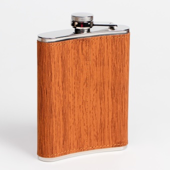 Подарочный набор «Шахматы и фляжка»